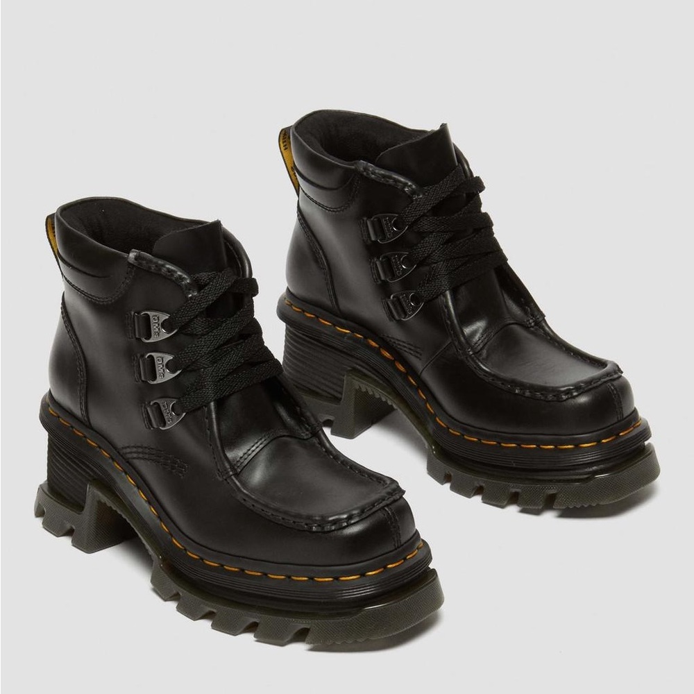 LIKE NEW! DR MARTENS CORRAN 3-EYE ATLAS LEATHER HEELED BOOTS!